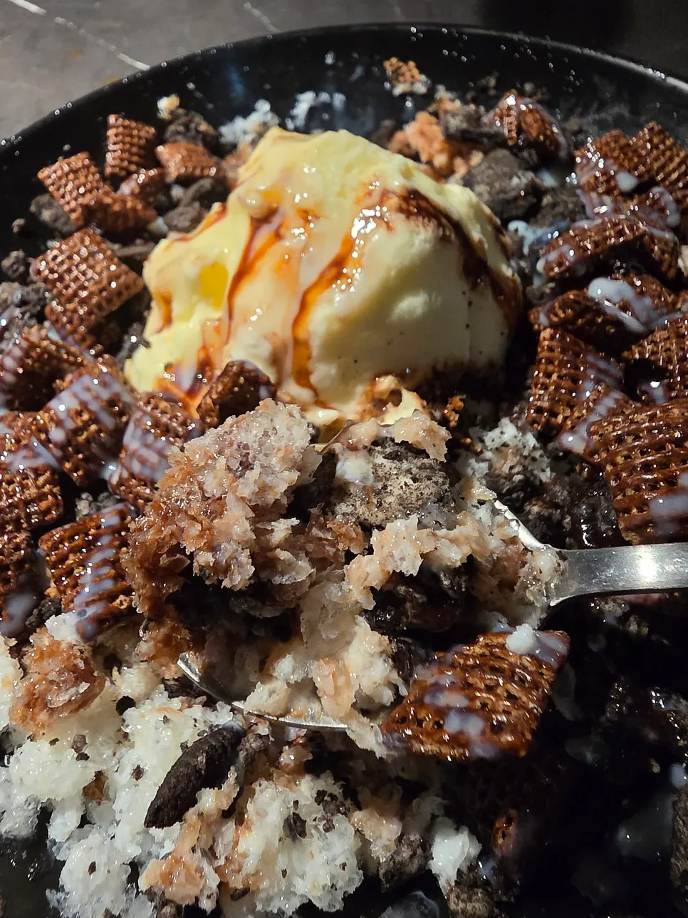 Close-up of the bingsu with cookie toppings added