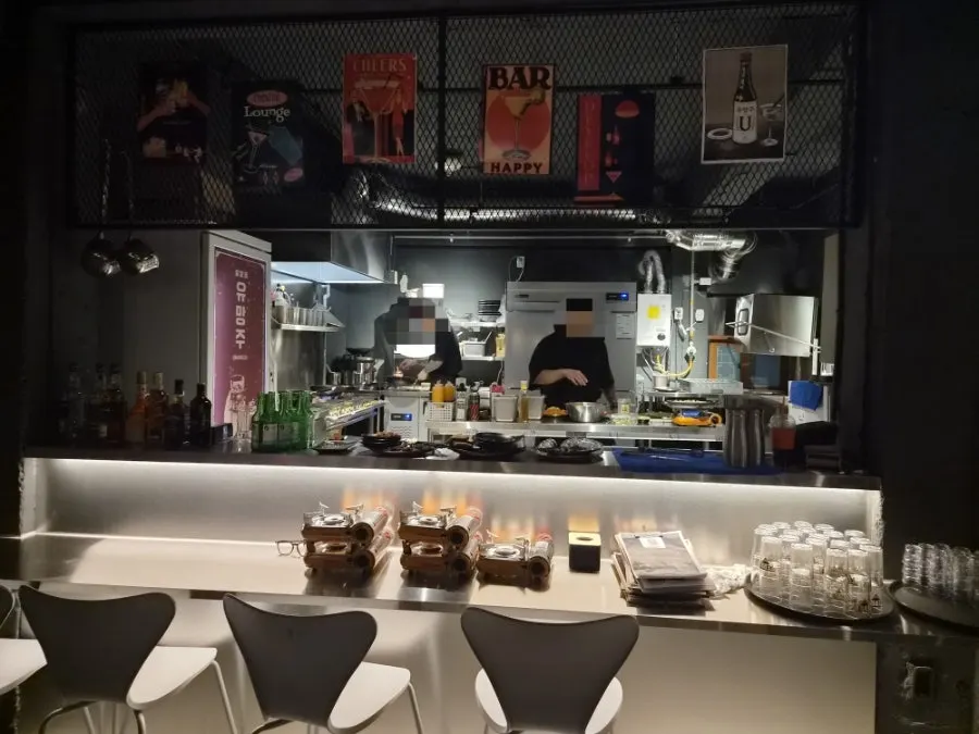 Open kitchen inside Yuumangju