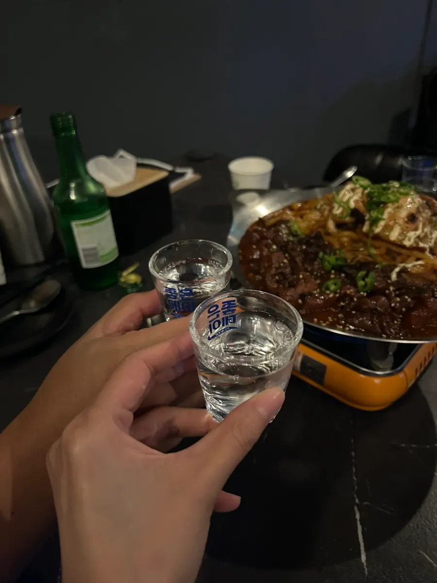 진득한 소스에 버무려진 오대발 한 접시