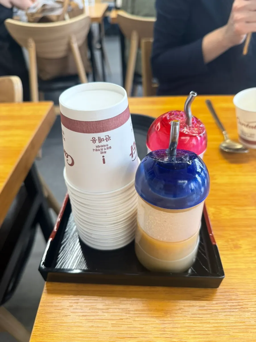 Paper cups and sauce set on the table