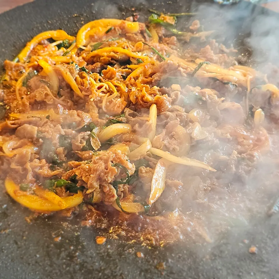 Duck bulgogi mixed evenly with seasoning