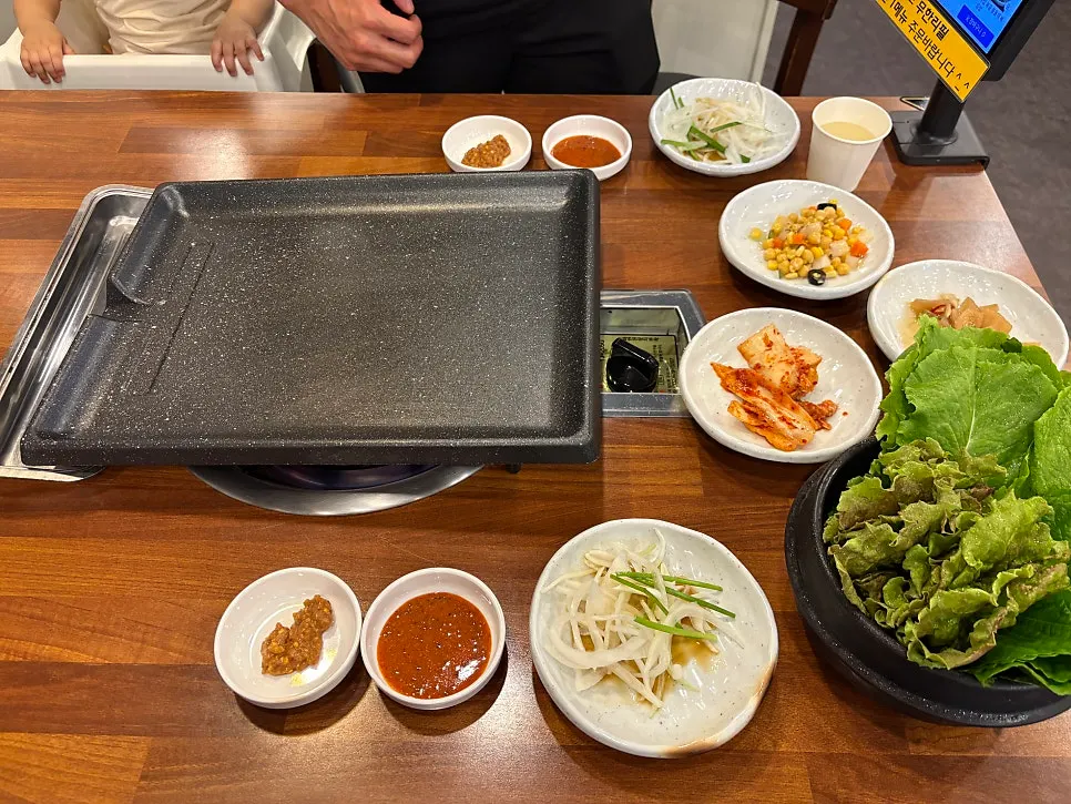 오리불고기 주문 시 나오는 기본반찬
