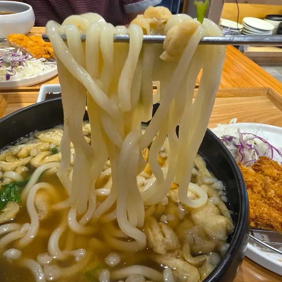 가족 점심 한 테이블 사진
