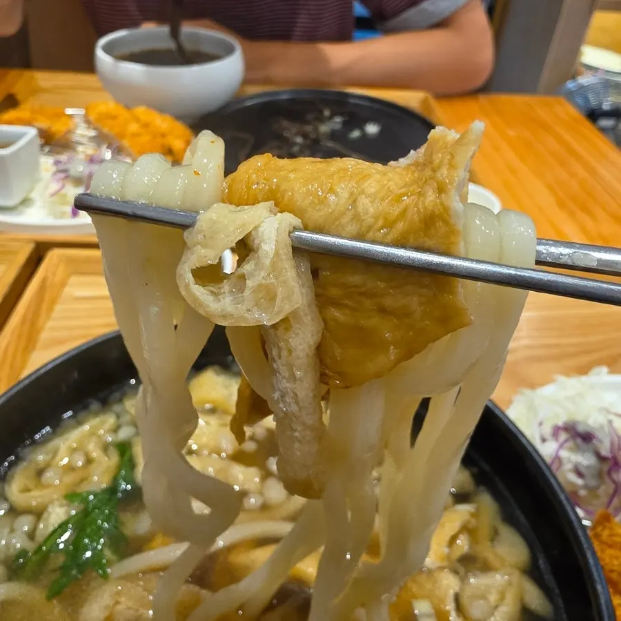따뜻한 우동과 시원한 면요리 사진
