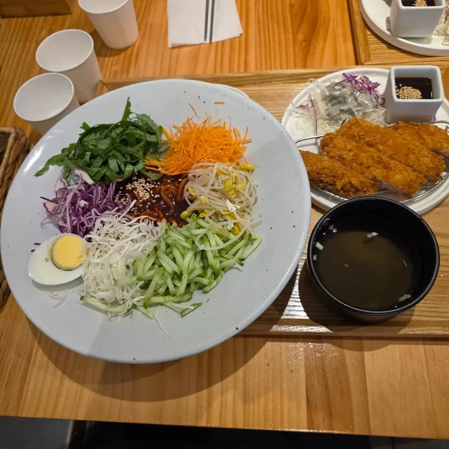 칠성 비빔쫄면 정식 사진