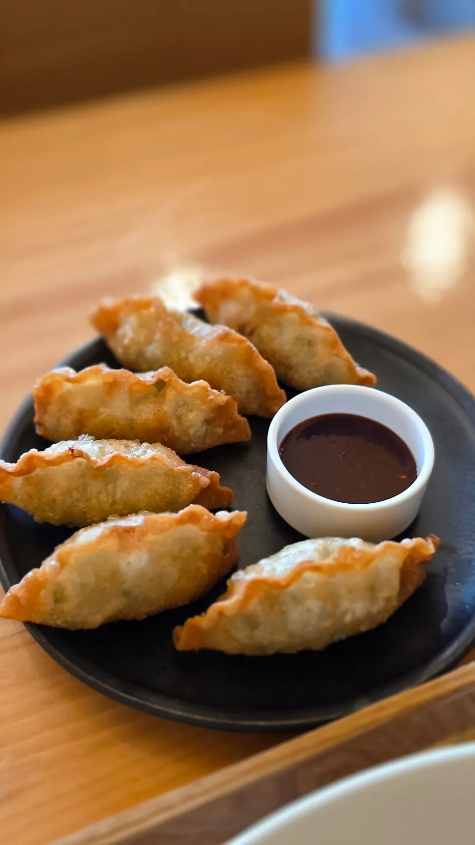 Enam ketul mandu daging goreng perang keemasan