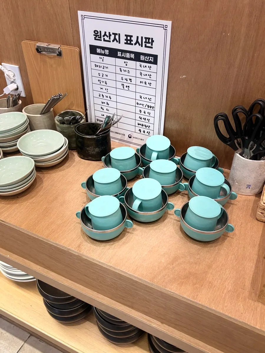 Clean interior seating at Chilseong Jemyeonso Suji branch