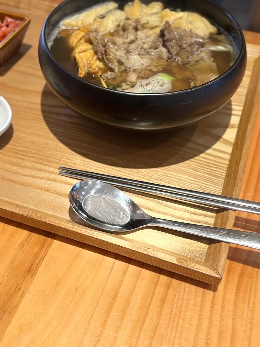 Udon broth with noodles lifted up