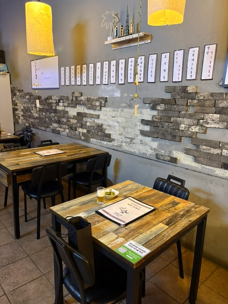 Table seating inside Pocha Dubai