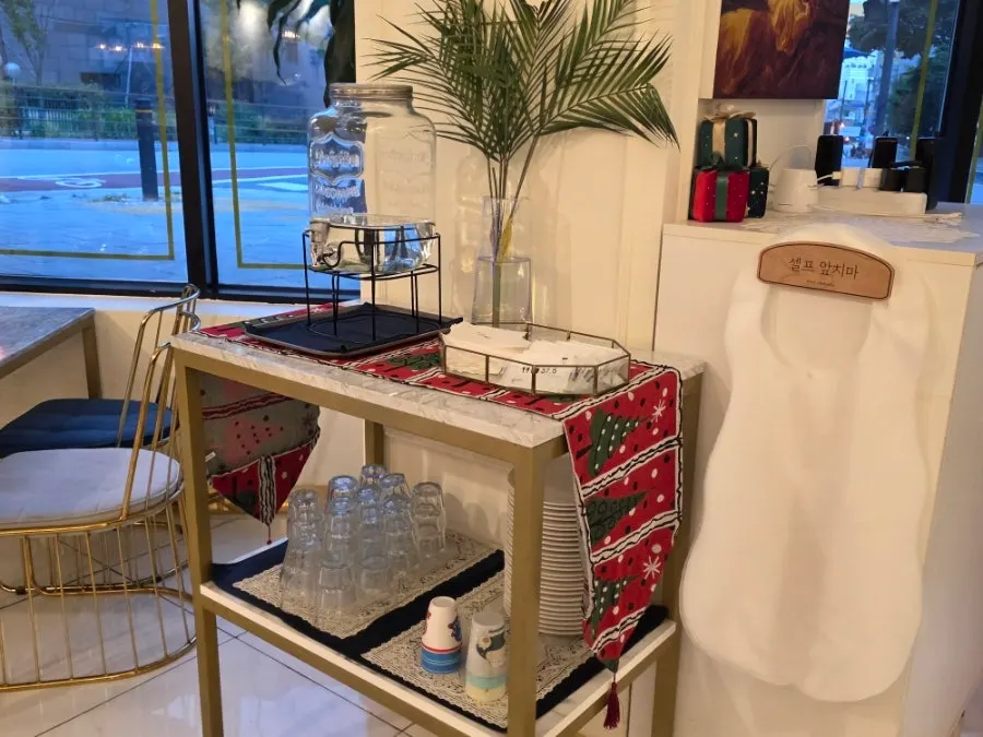 Self bar with plates and water cups