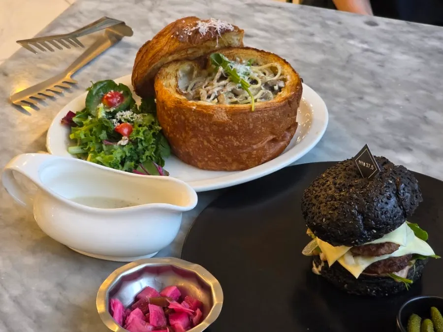 Table with the ordered pasta and burger