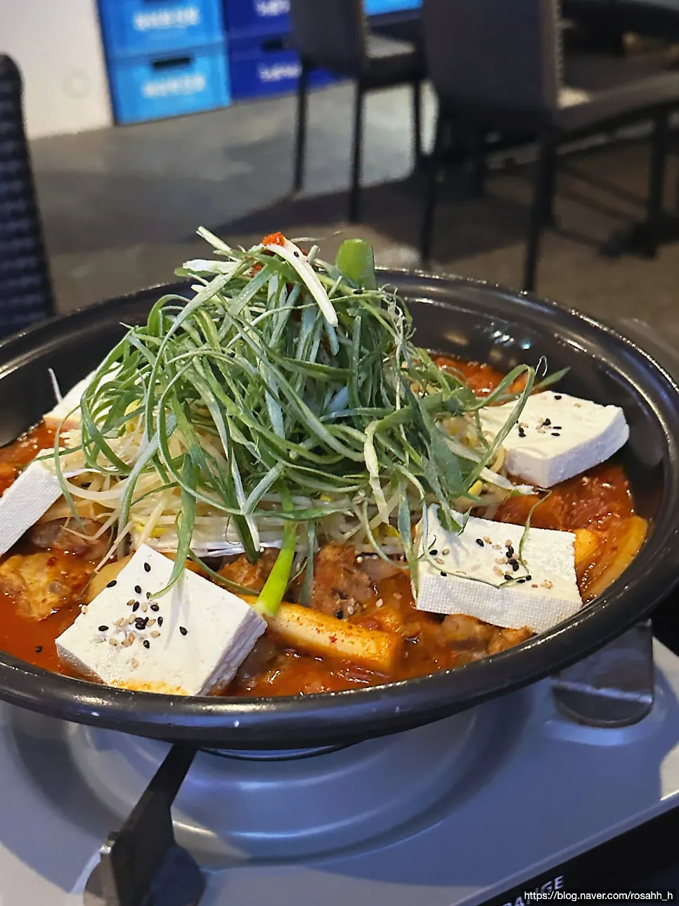 파가 소복하게 올라간 통갈비찜 전골