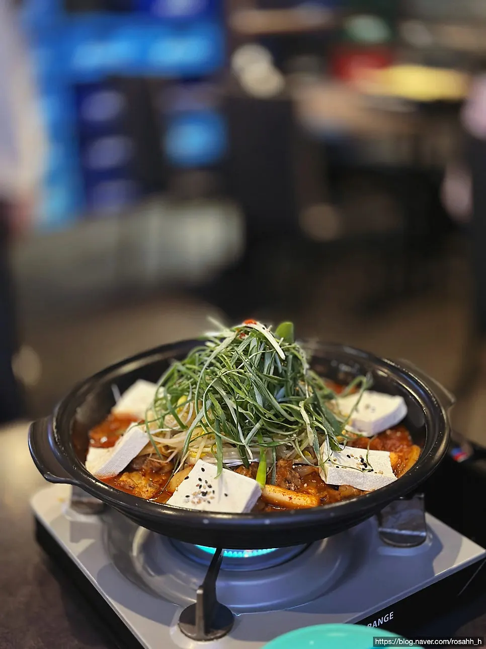 앞접시에 덜어낸 갈비찜 한 입
