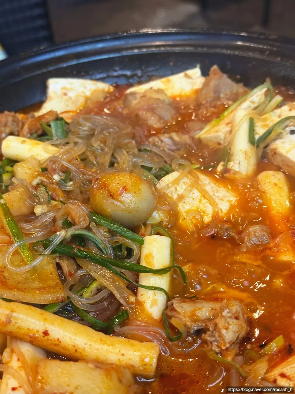 먹는 중인 매운통갈비찜 냄비