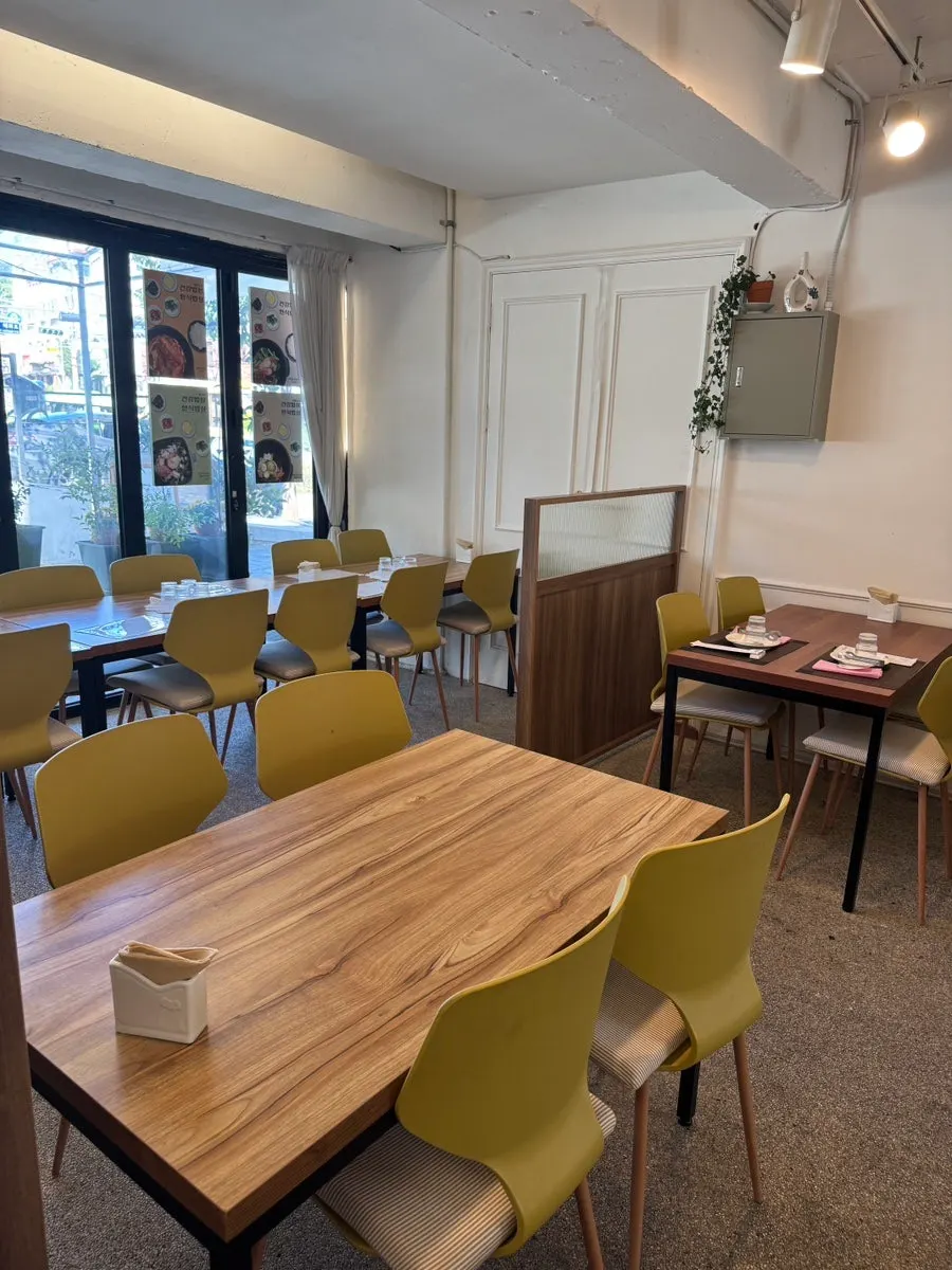 Dining tables inside Seochon Nugak