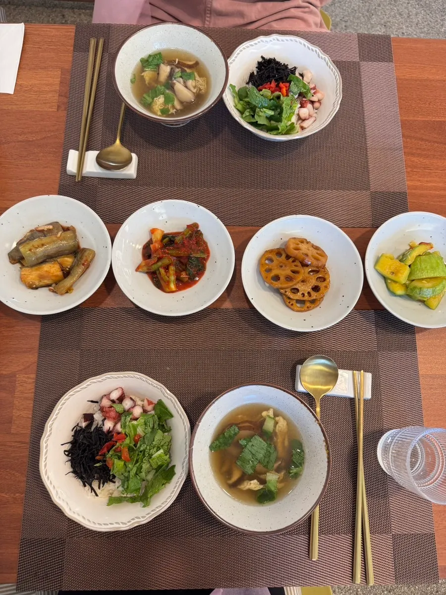 Eoseuri herb rice set meal served as the final course
