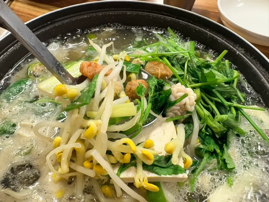 A bowl of clear daegu jiritang broth