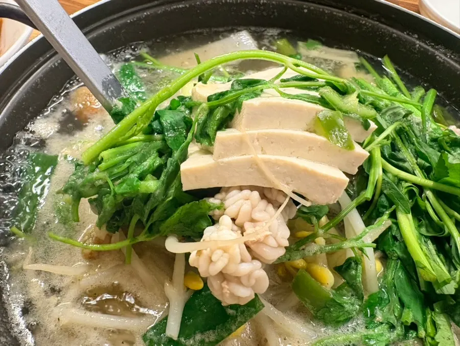A small serving bowl of daegu jiritang