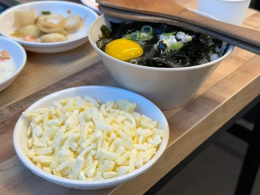 Fried mandu dipped in dakdoritang sauce