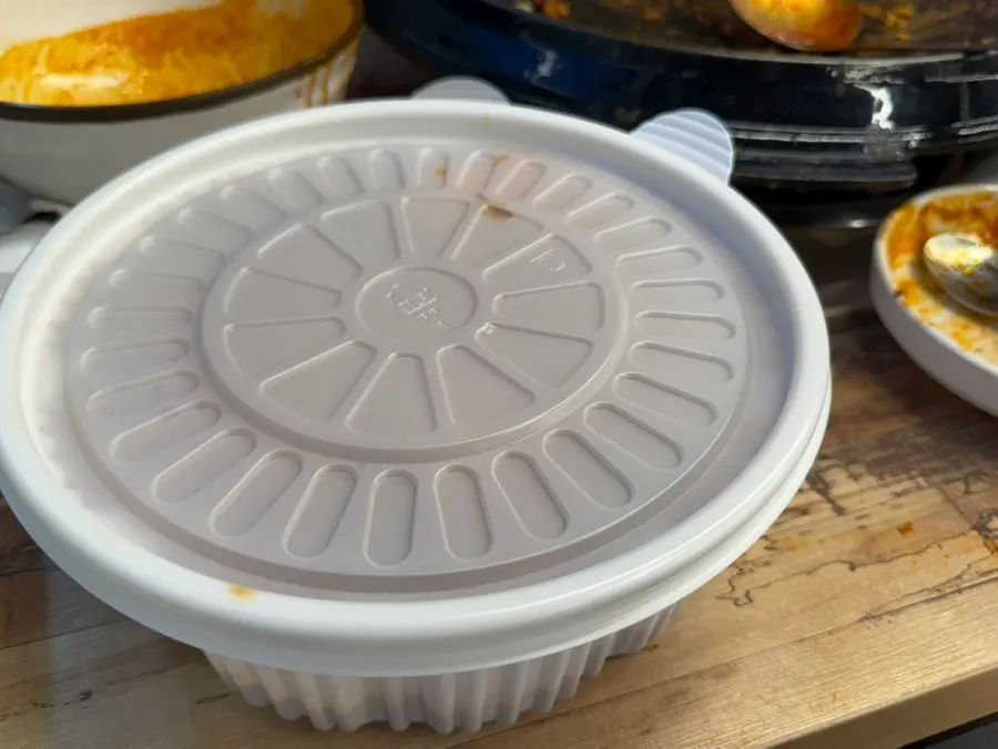 An emptied pot of dakdoritang