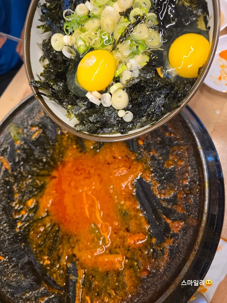Adding rice into the leftover sauce