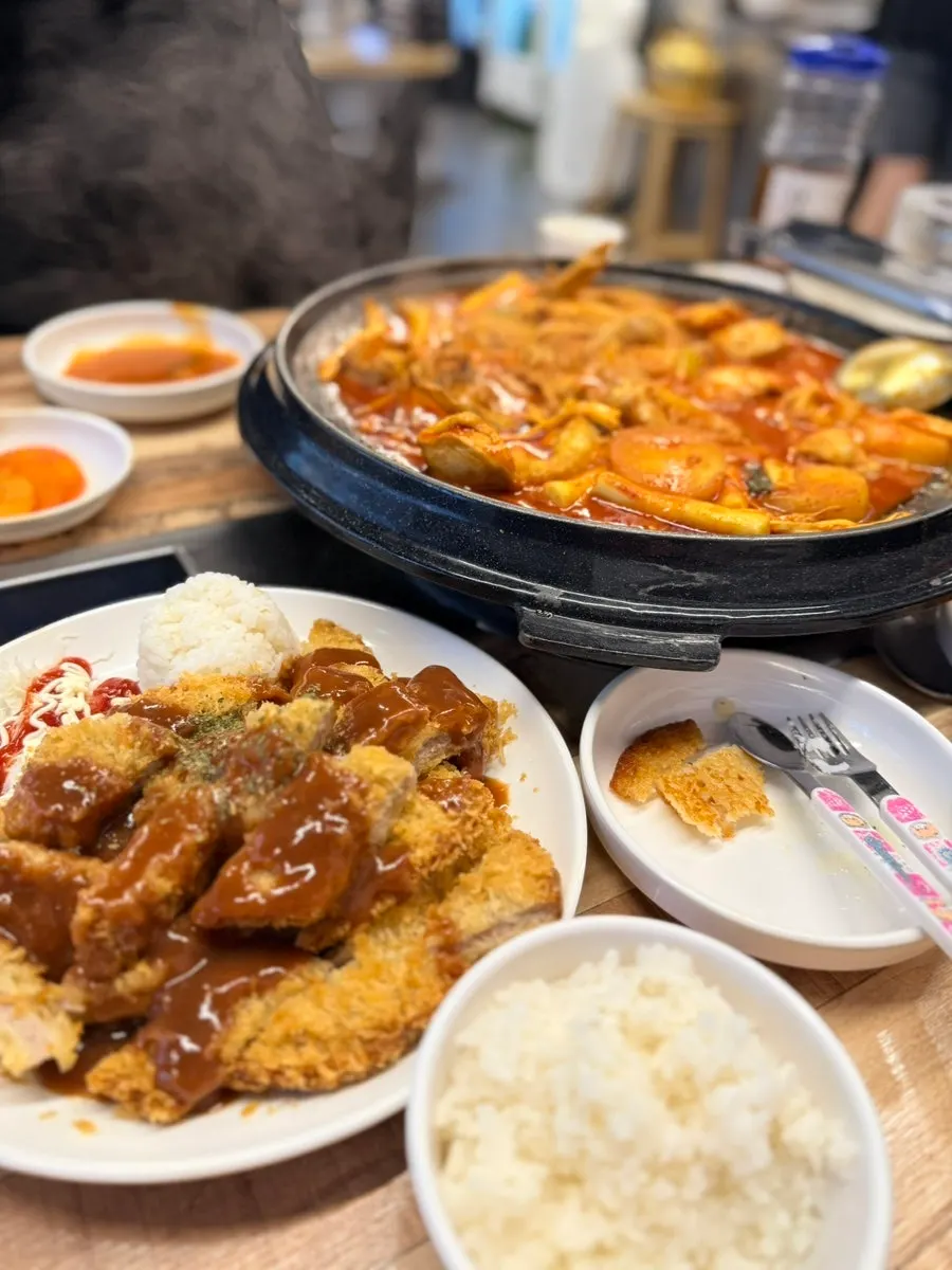 Table spread with Sottture's dakdoritang