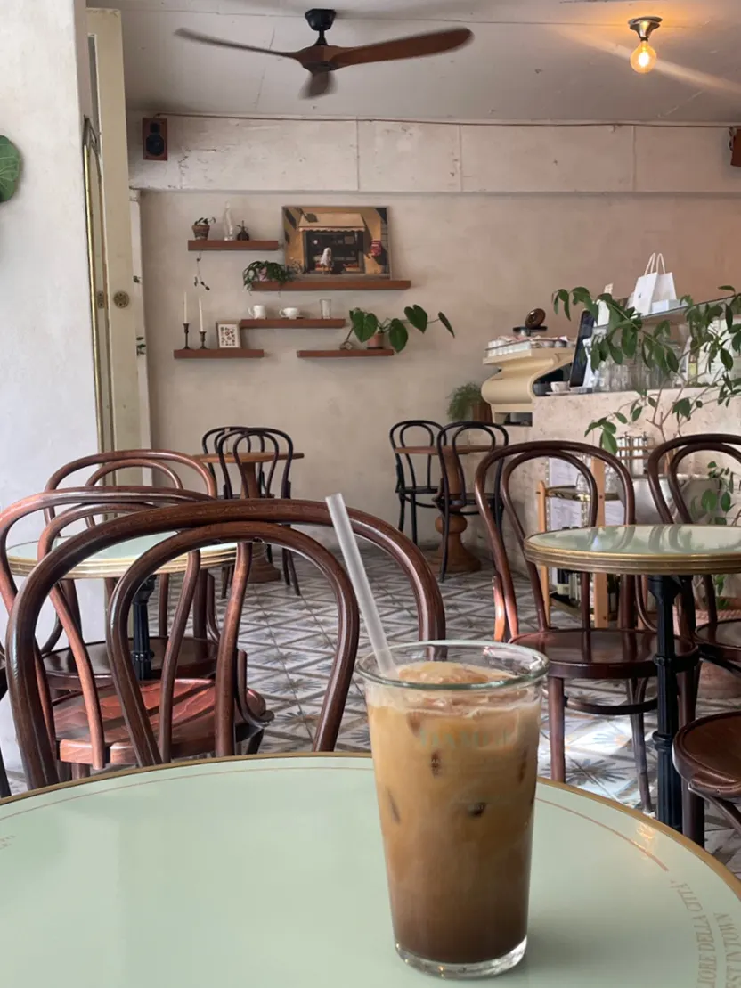 Damgeum drinks served at a window seat
