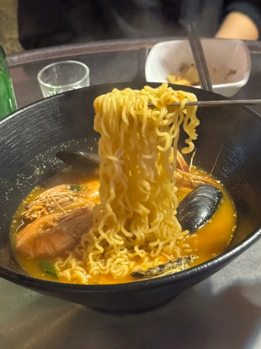 Chewy noodles in the seafood ramyeon