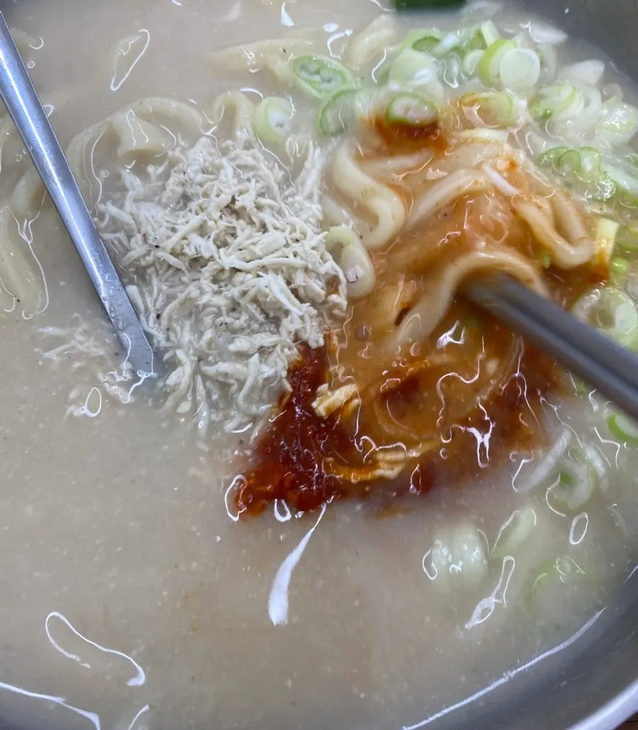 Spicy broth of the chicken kalguksu