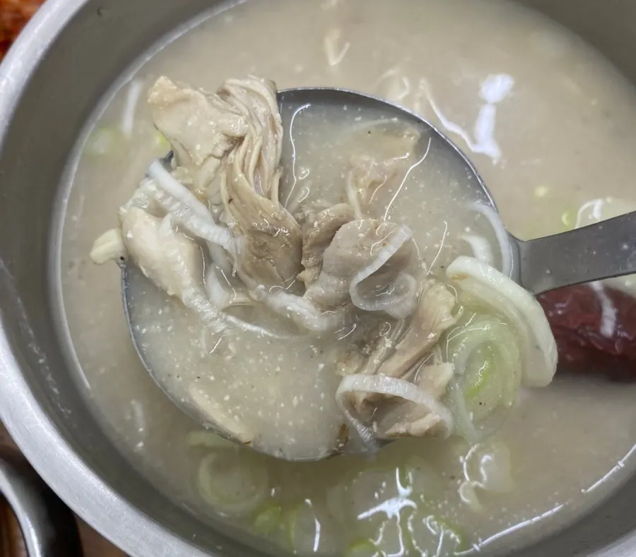Thick dak gomtang broth with chicken meat