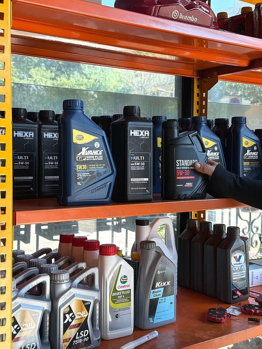Shop space used for the engine oil consultation