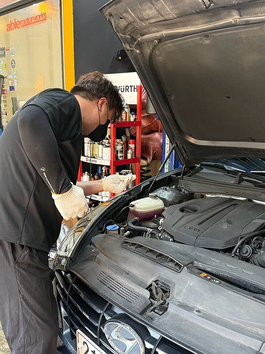 Start of the engine oil change process