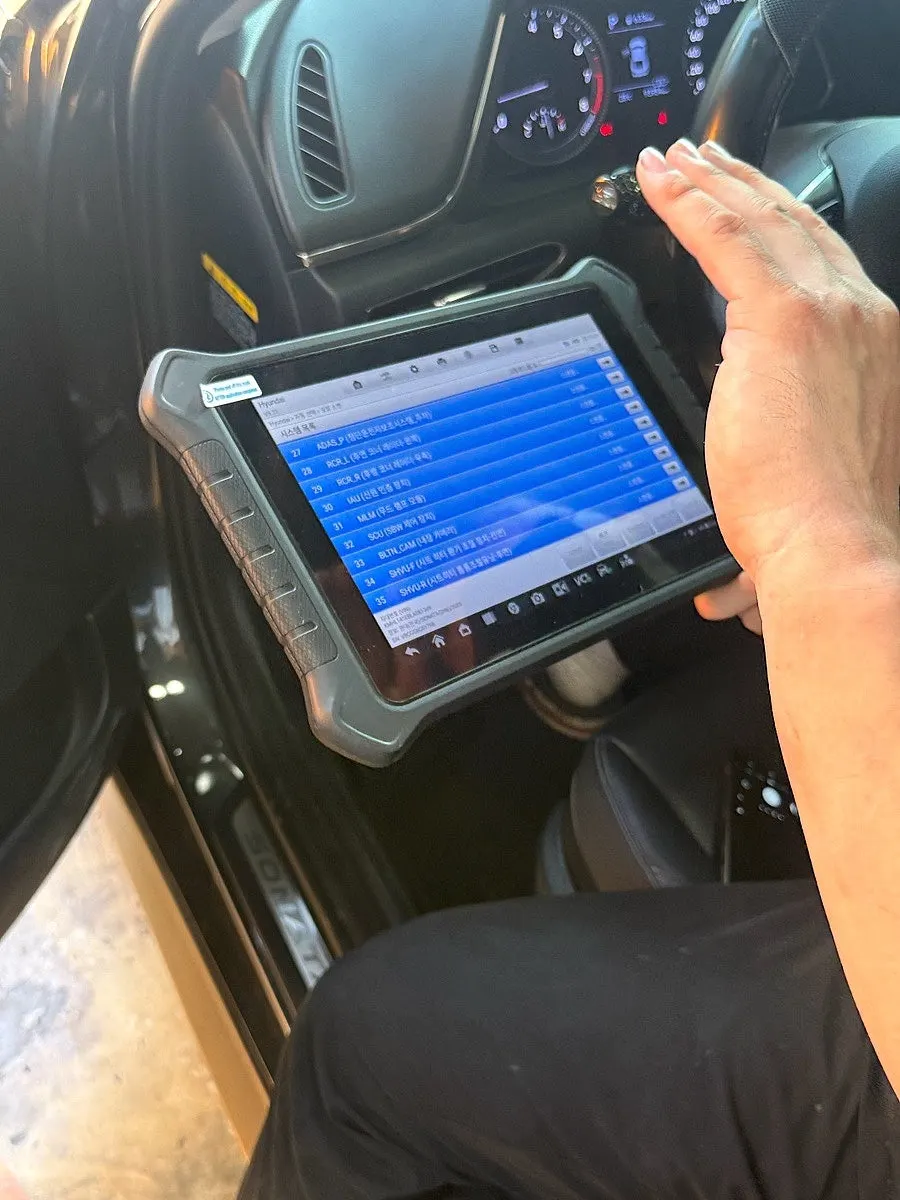 Connecting a scanner to check the electronic systems