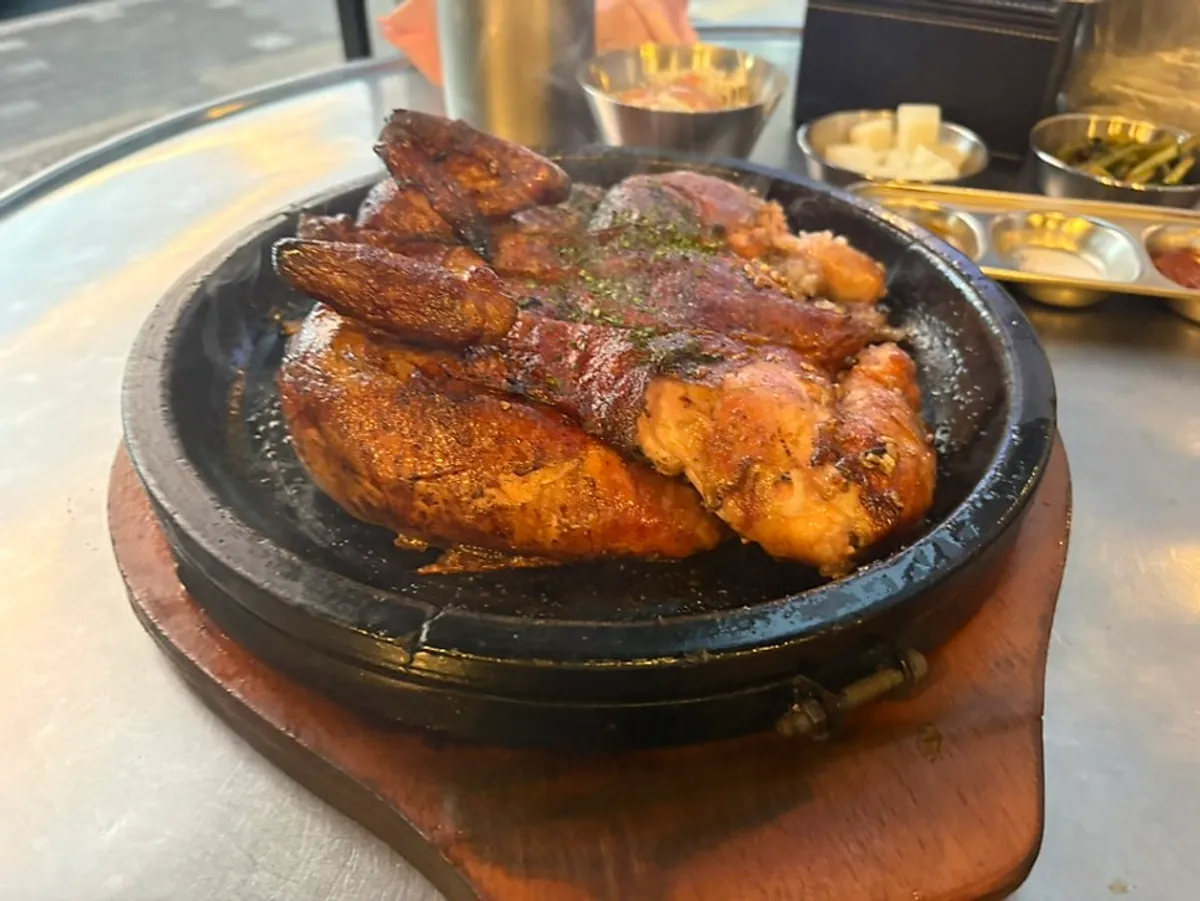 Basic side dishes served with herbal scorched-rice whole chicken