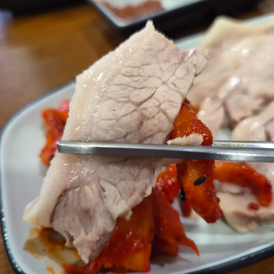 Plate of long-sliced gabrisal bossam