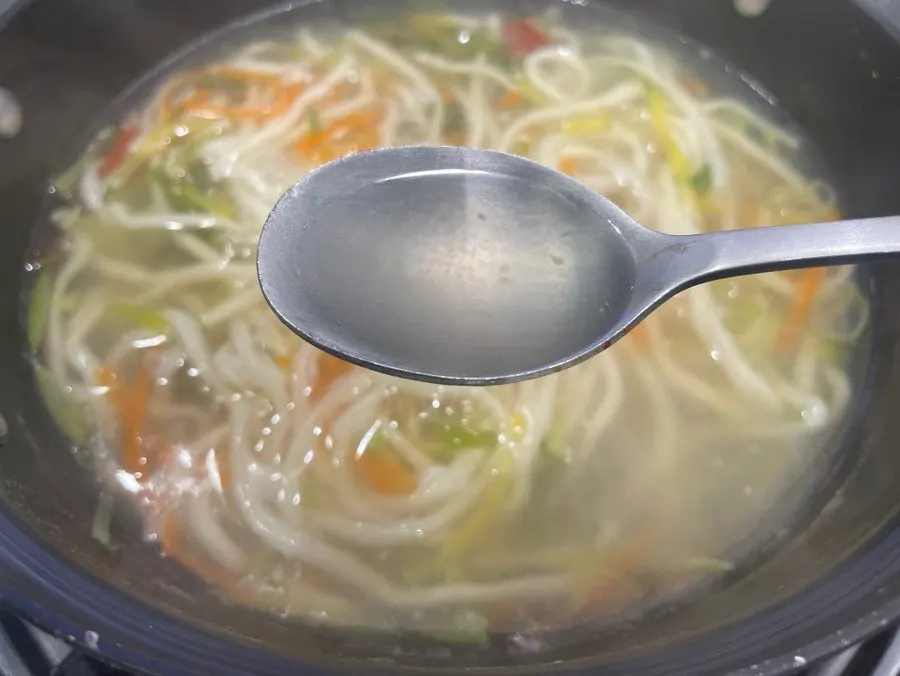 보글보글 끓인 칼국수 한 그릇