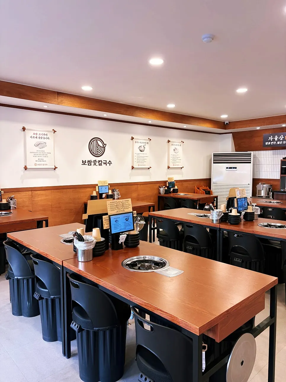 Menu board introducing the gabrisal bossam specialty