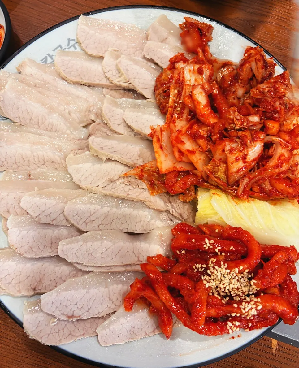 Table with boiling kalguksu and bossam together