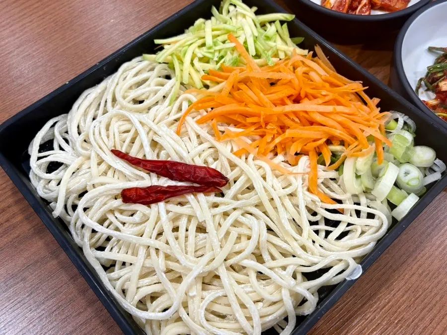 Complimentary kalguksu served with bossam