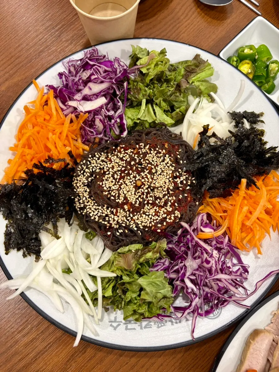 Ordered sweet-and-tangy makguksu