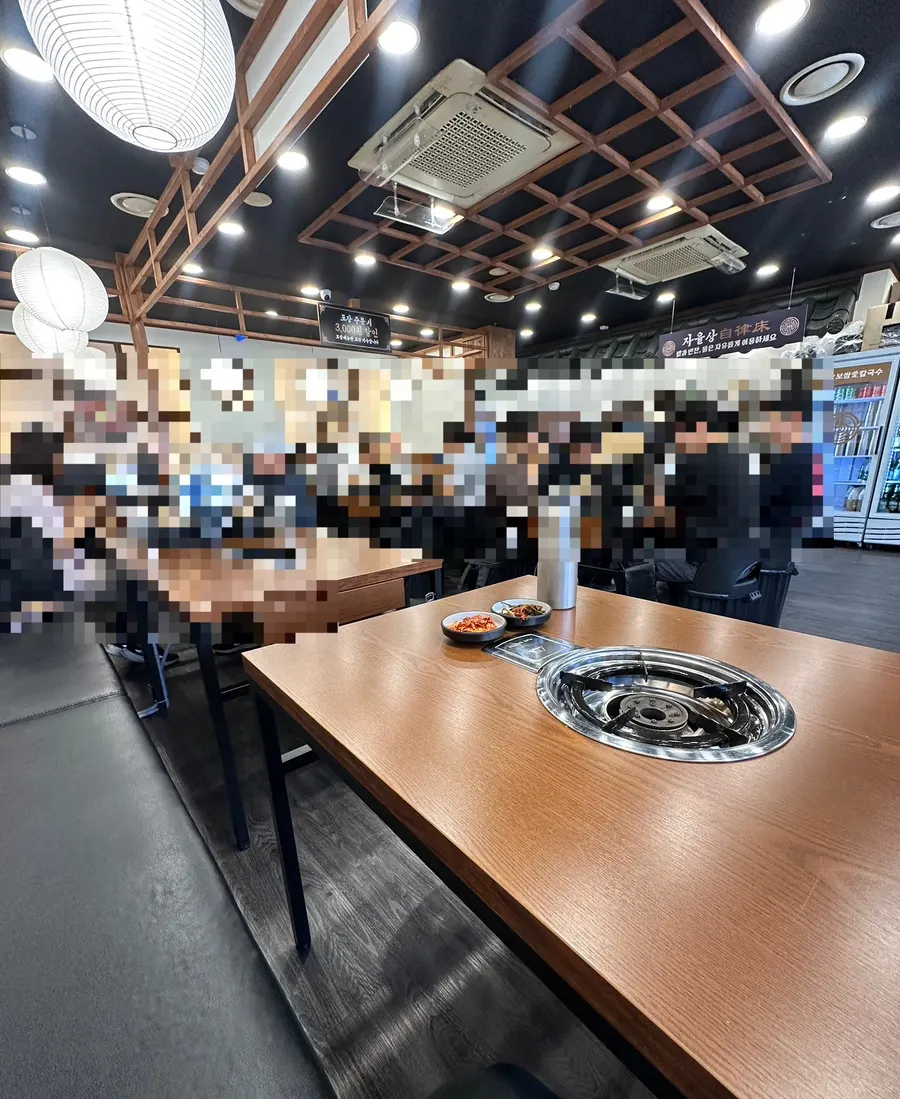 보쌈애칼국수 입구 안내 문구