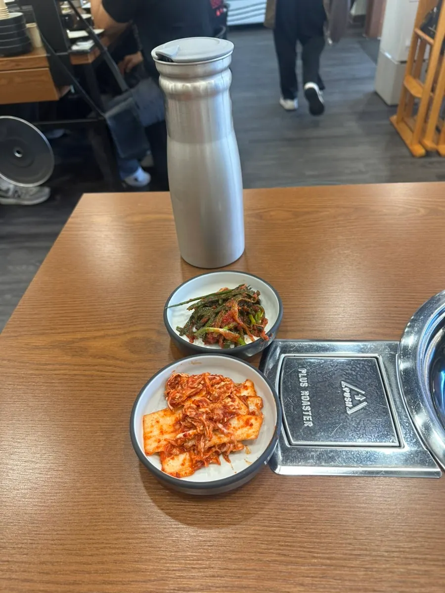보쌈애칼국수 홀 테이블석 전경