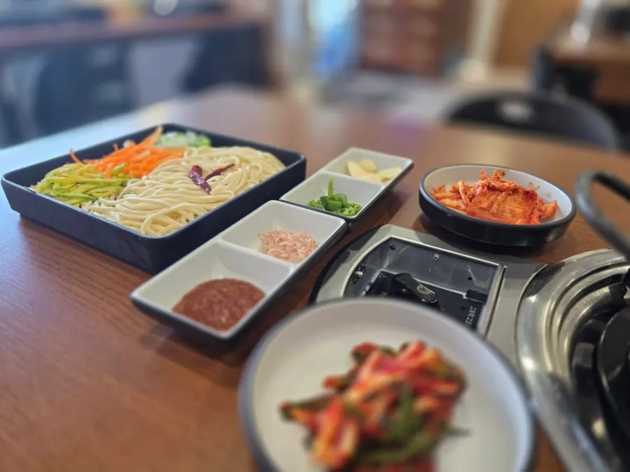 기본 반찬으로 나온 겉절이