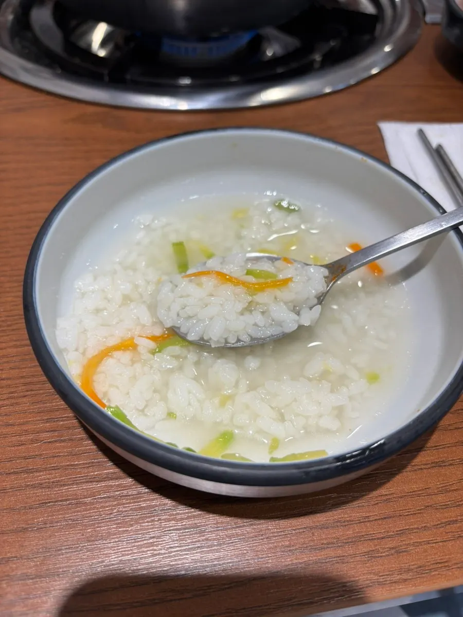 A bowl finished with rice mixed into the kalguksu broth