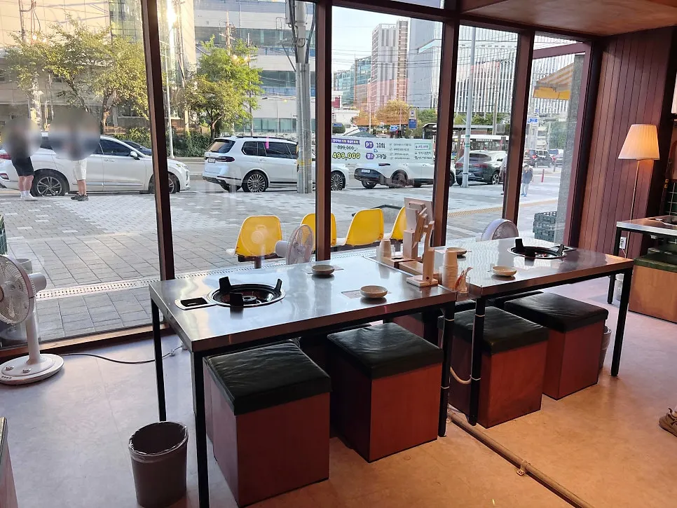 Restaurant interior in the afternoon with no customers