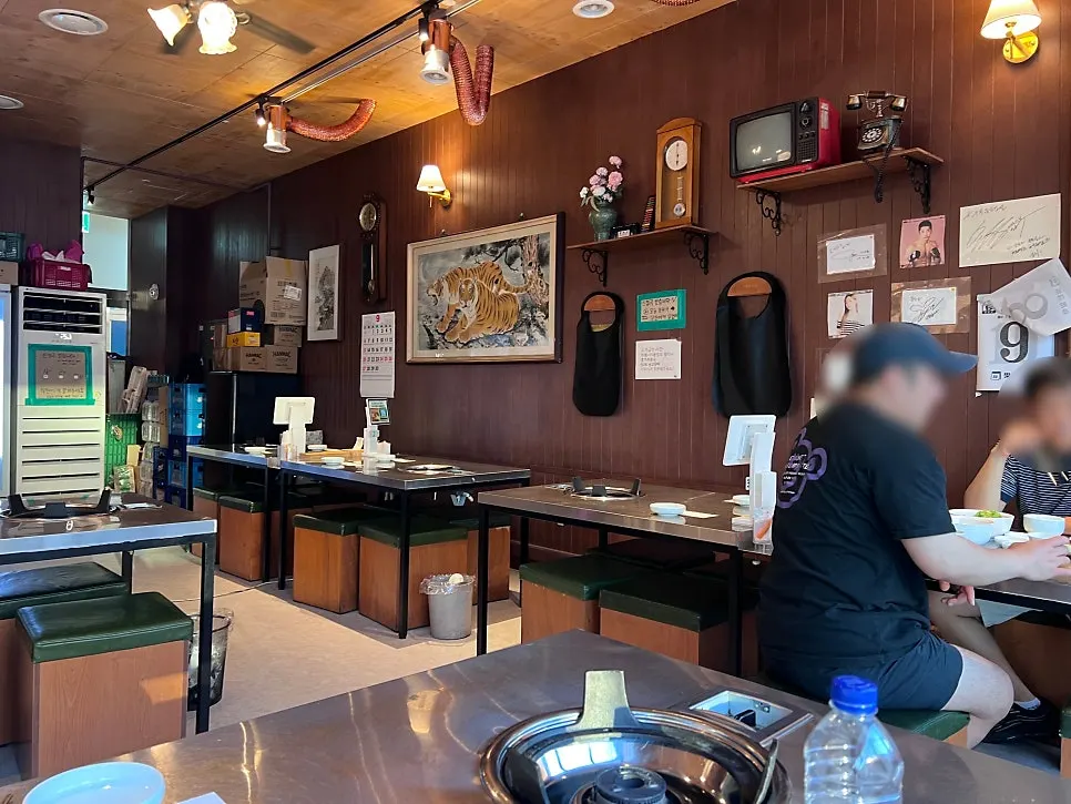 Spacious dining area with a retro atmosphere