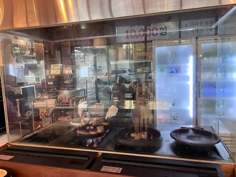 Grilling service zone at the back of the restaurant