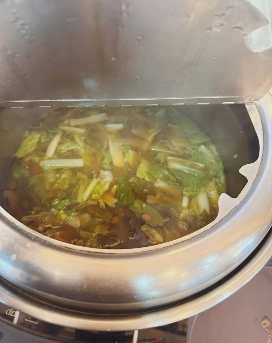 셀프바에서 가져온 따끈한 된장국