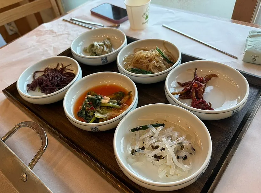 Basic banchan served alongside the fish dishes