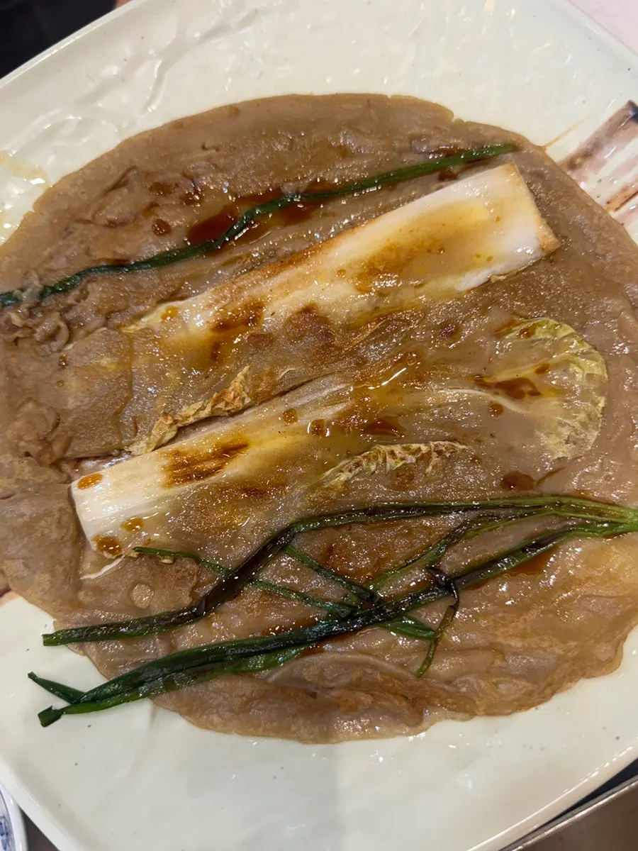 Table setting for the seasonal grilled fish set for 3